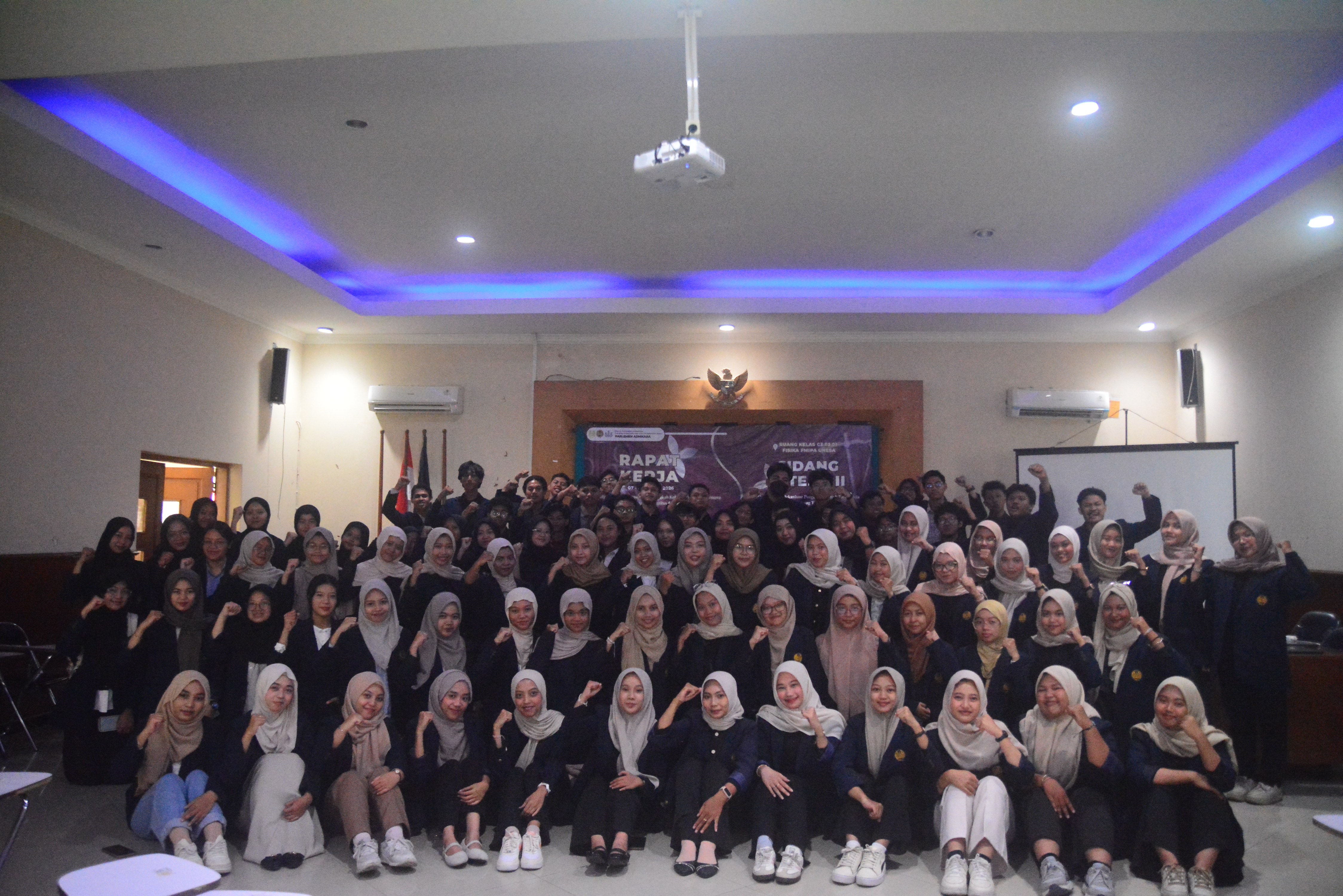 Suasana pembukaan Rapat Paripurna DPM FMIPA UNESA